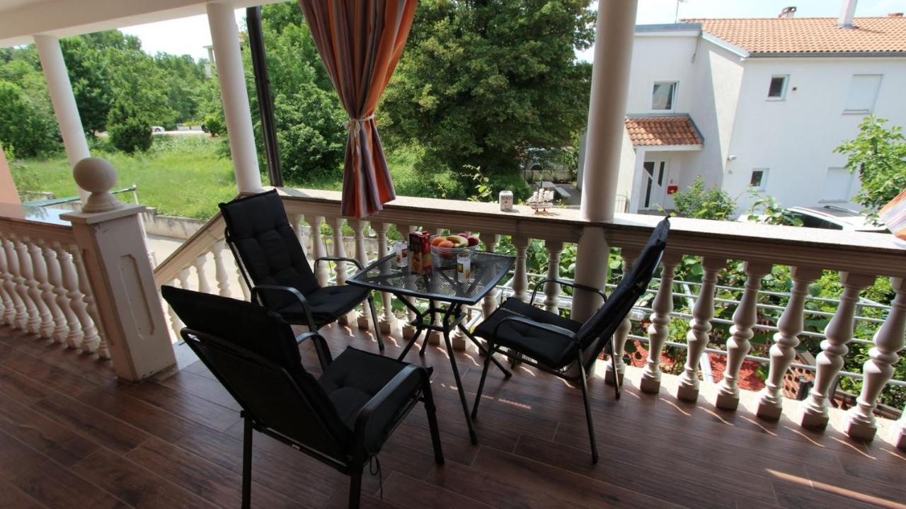 Apartment Kreslin Vantacici Exterior photo